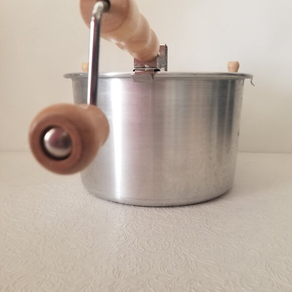 WHIRLEY POP Popcorn Popper Hand Crank Wabash Valley Farms Stovetop 6 Quart - Picture 7 of 14